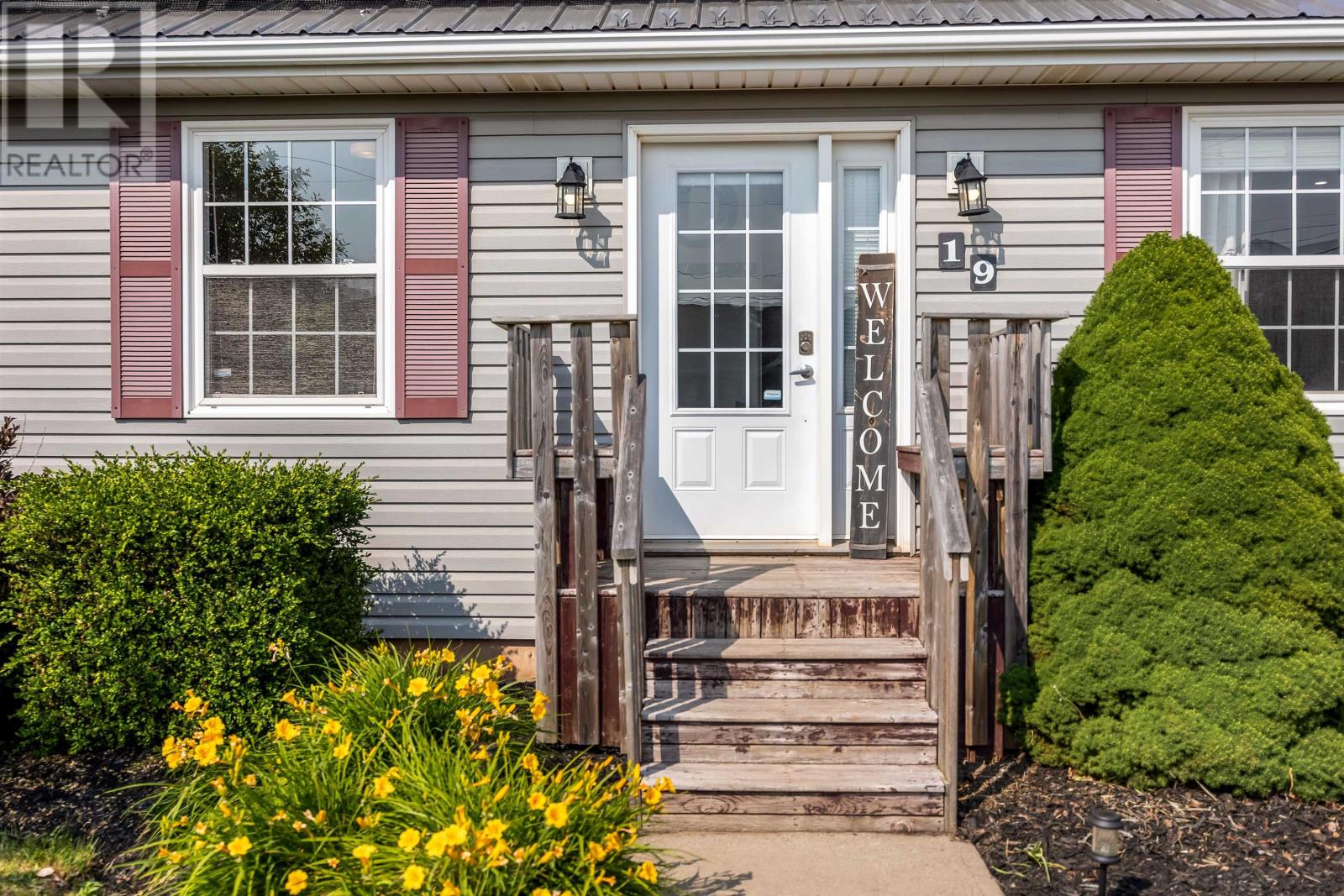 19 Taylor Street, Charlottetown, Prince Edward Island  C1E 0H2 - Photo 2 - 202518043