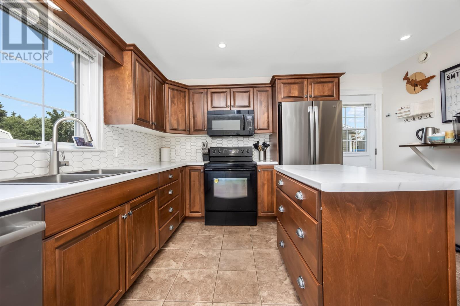 19 Taylor Street, Charlottetown, Prince Edward Island  C1E 0H2 - Photo 5 - 202518043