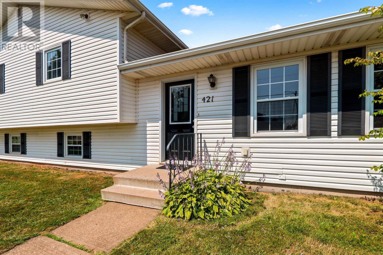 419-421 Bunbury, Stratford, Prince Edward Island  C1B 3M4 - Photo 2 - 202519072