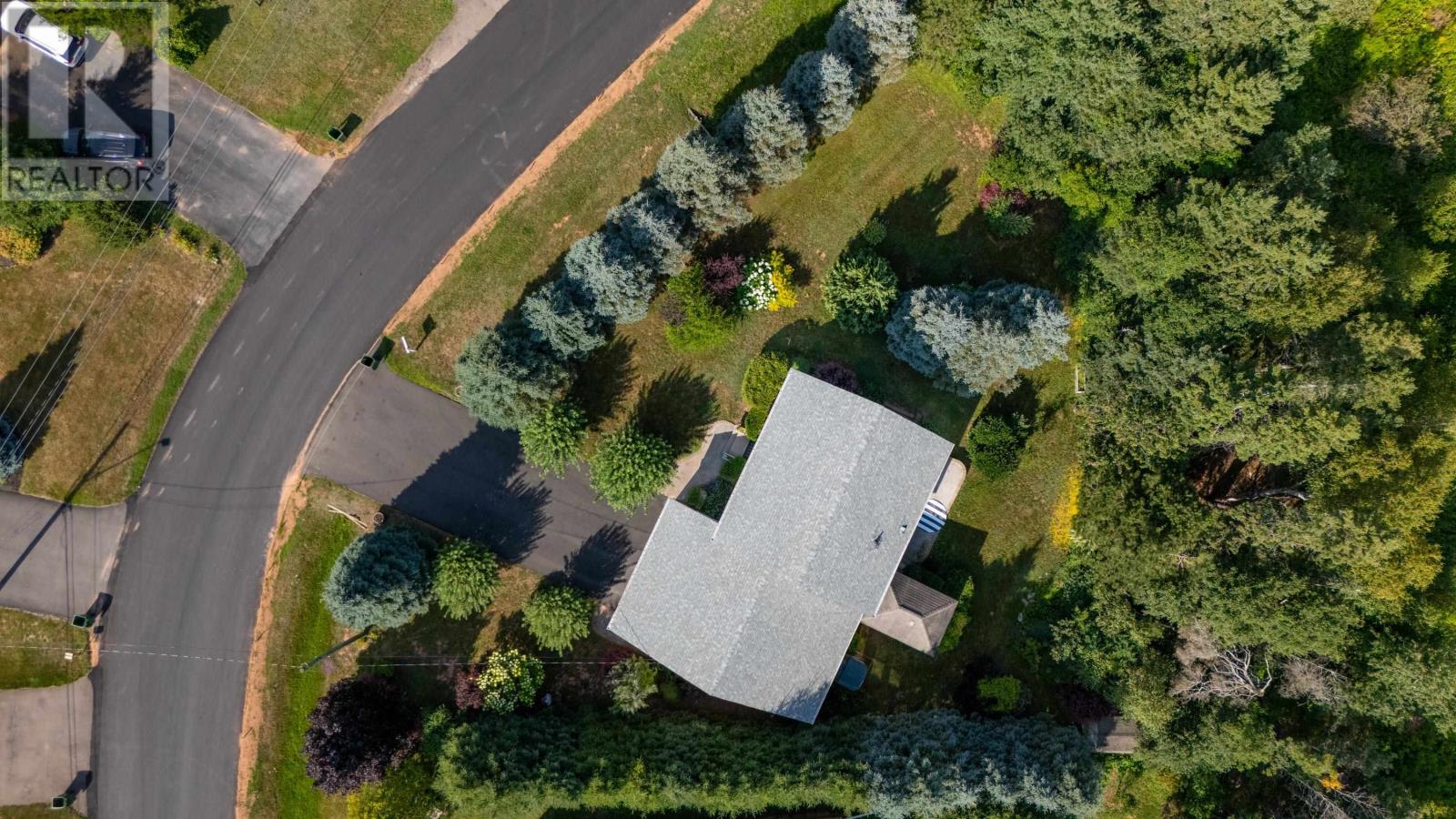 31 Parricus Mead Drive, West Royalty, Prince Edward Island  C1E 2H2 - Photo 4 - 202520061