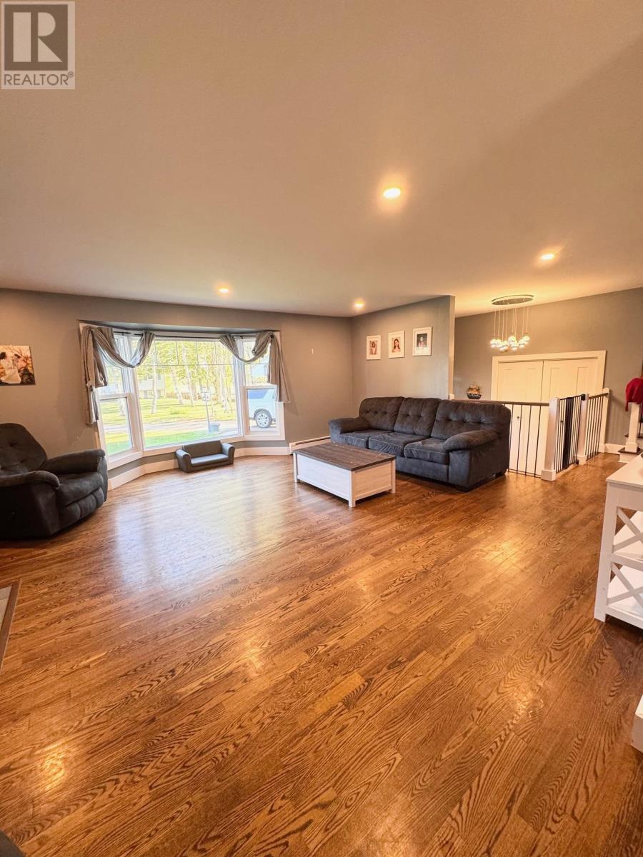 25 Charlotte Drive, Summerside, Prince Edward Island  C1N 4W2 - Photo 7 - 202520958