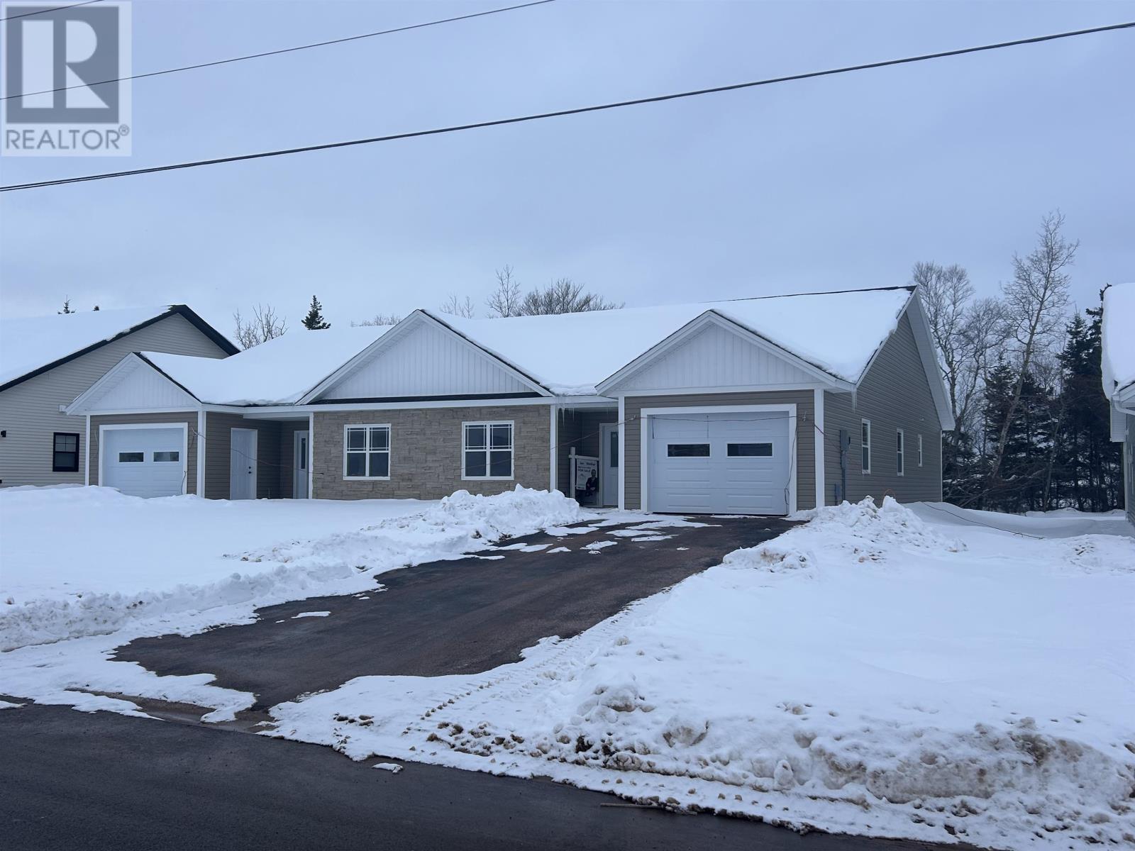 33 Fairdale Drive, Charlottetown, Prince Edward Island  C1C 0Y7 - Photo 1 - 202521215
