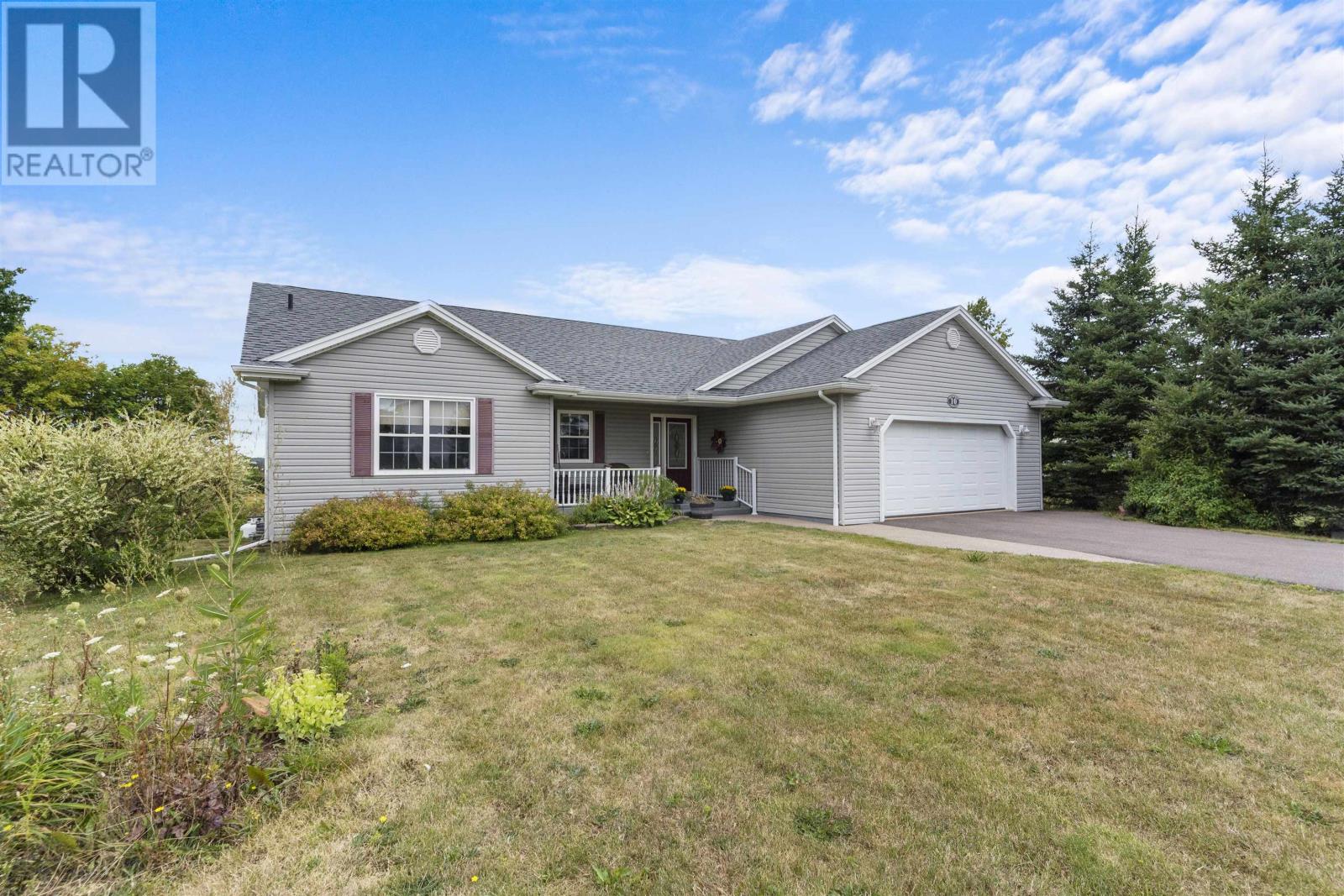 10 Southway Crescent, Charlottetown, Prince Edward Island  C1E 2K4 - Photo 2 - 202521744