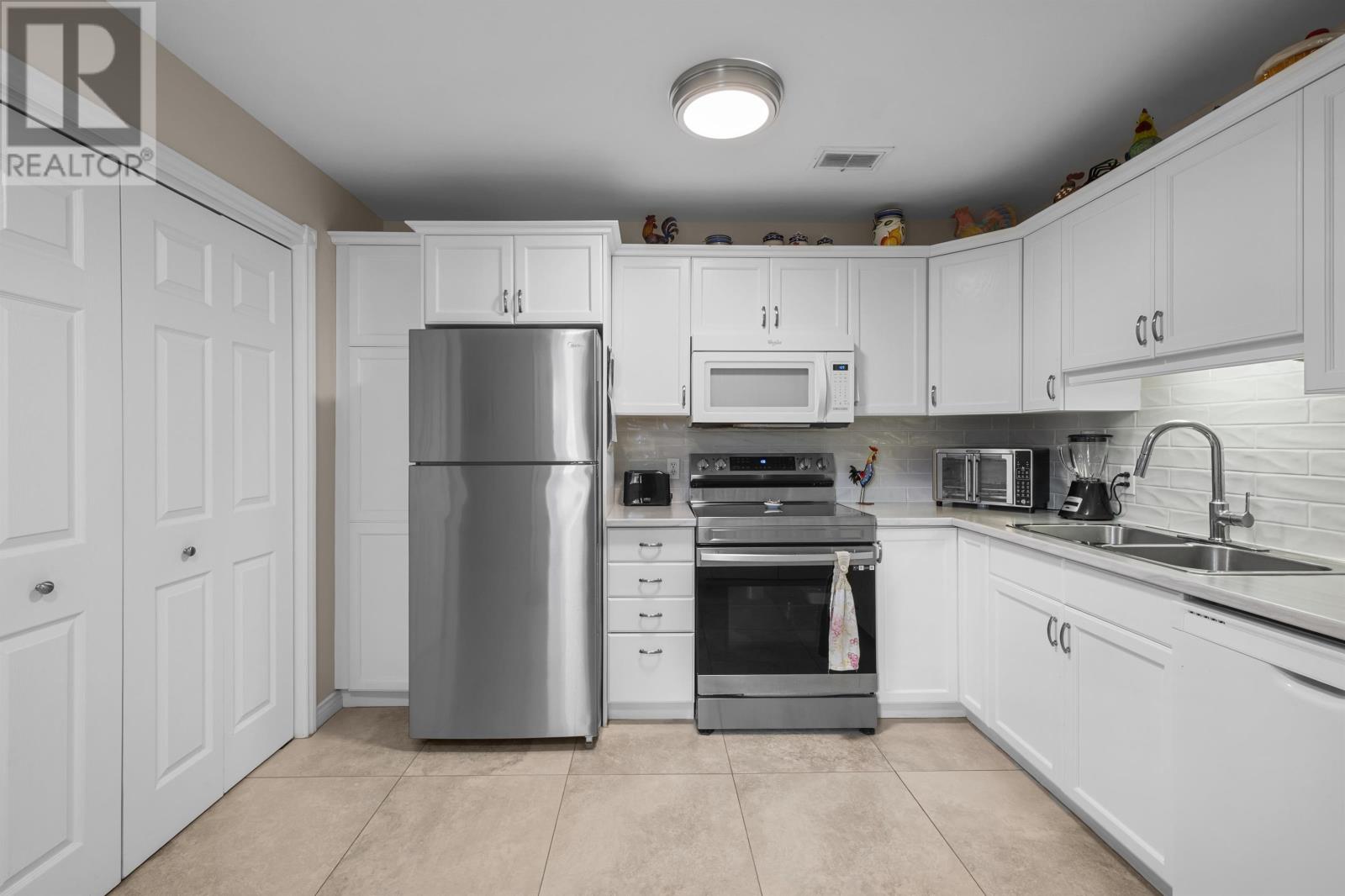 258 Shakespeare Drive, Stratford, Prince Edward Island  C1B 2X5 - Photo 3 - 202521829