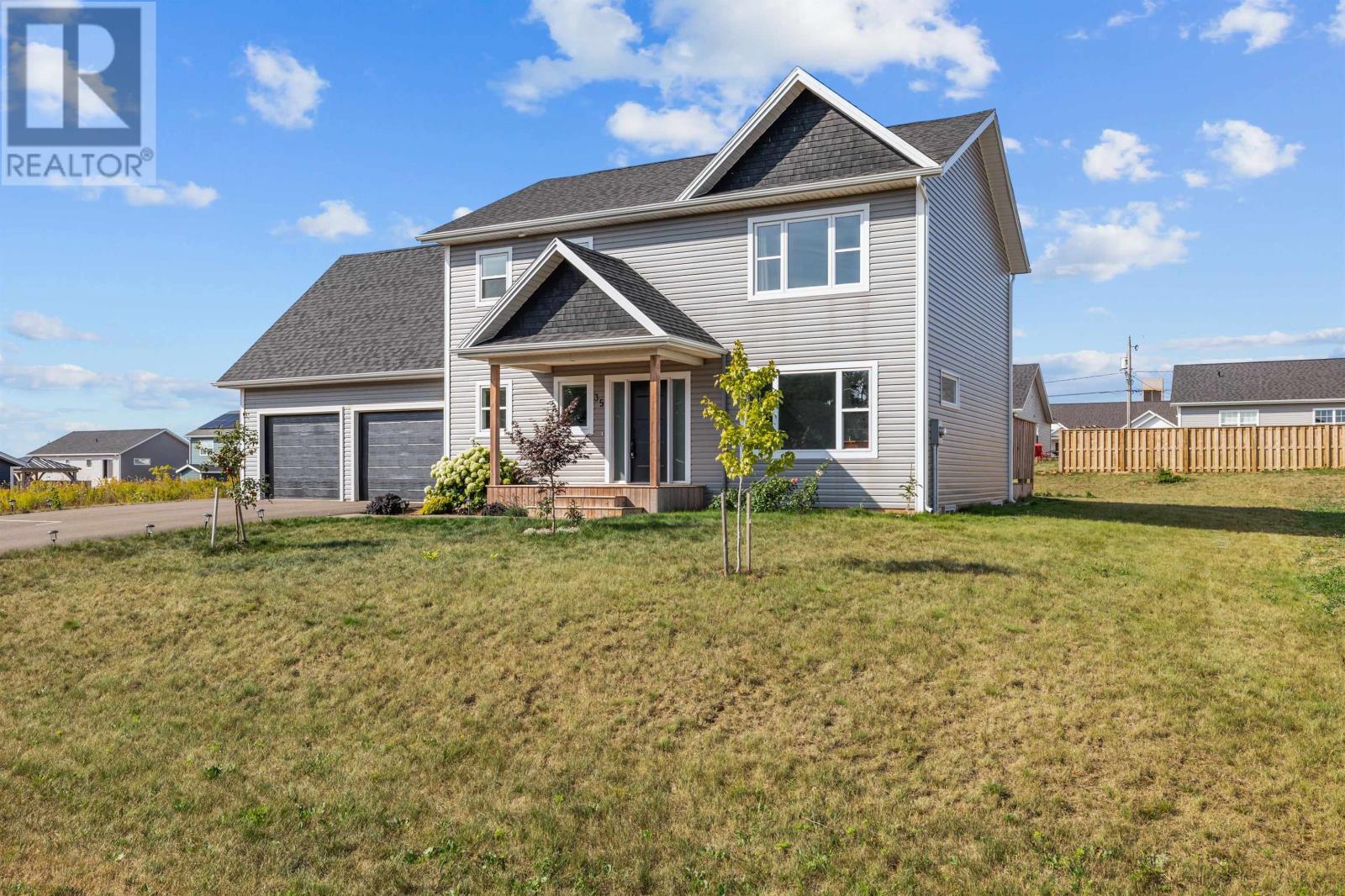 35 East Royalty Road, Charlottetown, Prince Edward Island  C0A 0V6 - Photo 2 - 202522065