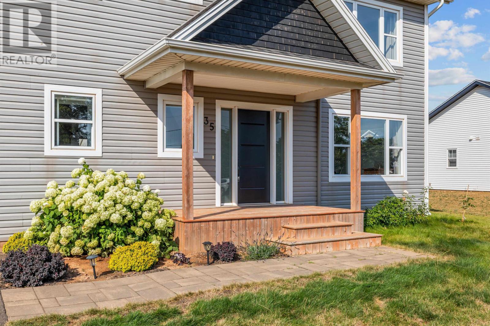 35 East Royalty Road, Charlottetown, Prince Edward Island  C0A 0V6 - Photo 8 - 202522065