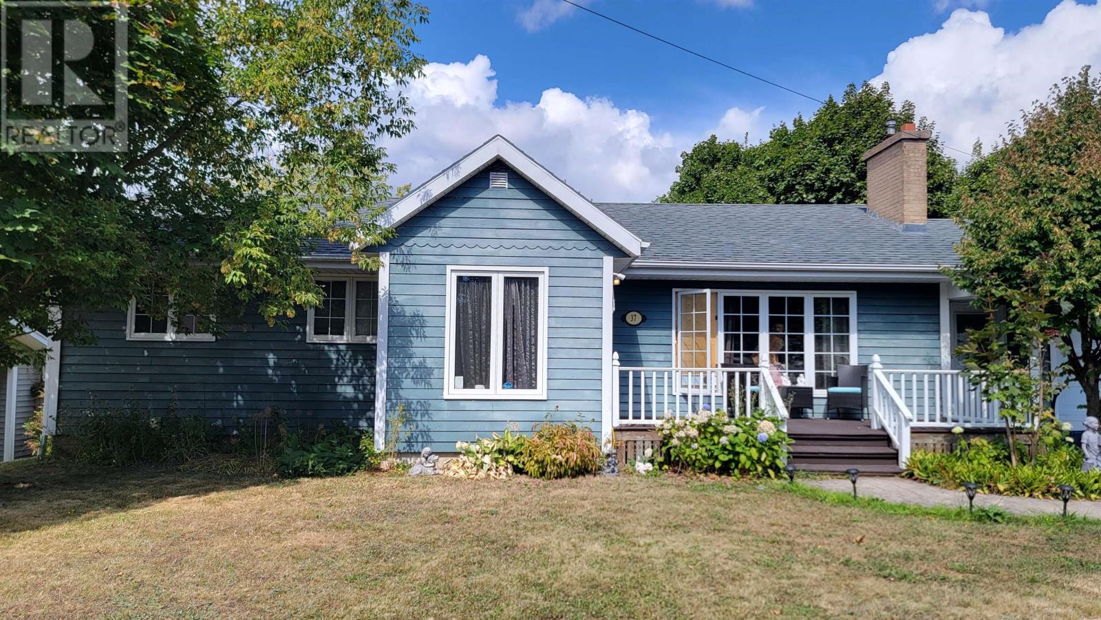 37 Colonel Gray Drive, Charlottetown, Prince Edward Island  C1A 2S6 - Photo 3 - 202522769