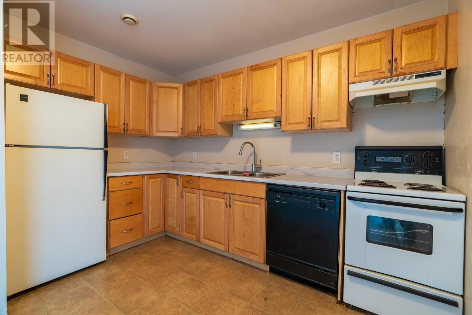 #202 11 Browns Court, Charlottetown, Prince Edward Island  C1A 9H3 - Photo 3 - 202524437