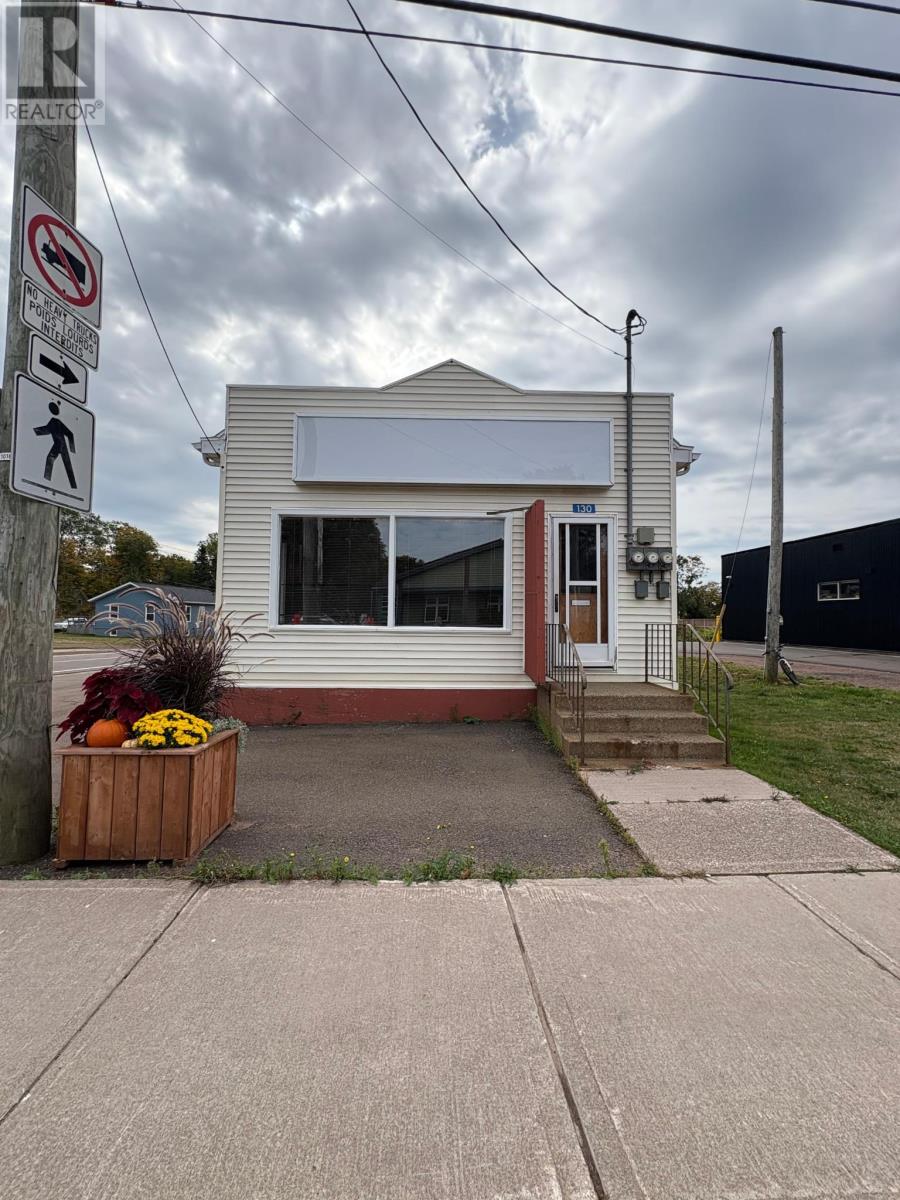 130 Main Street, Souris, Prince Edward Island  C0A 2B0 - Photo 2 - 202524567