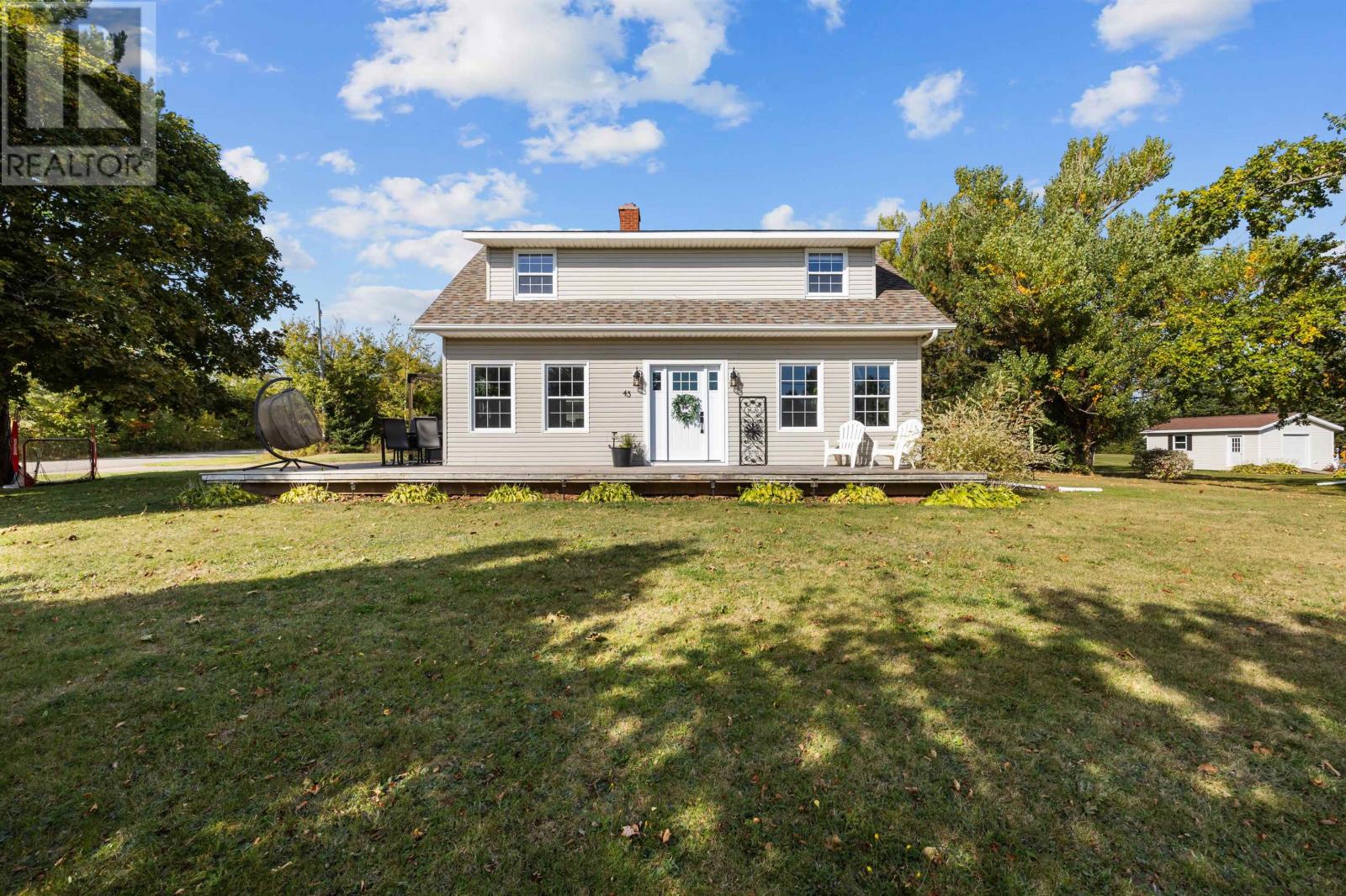 43 Queens Road, Cornwall, Prince Edward Island  C0A 1H8 - Photo 1 - 202525437