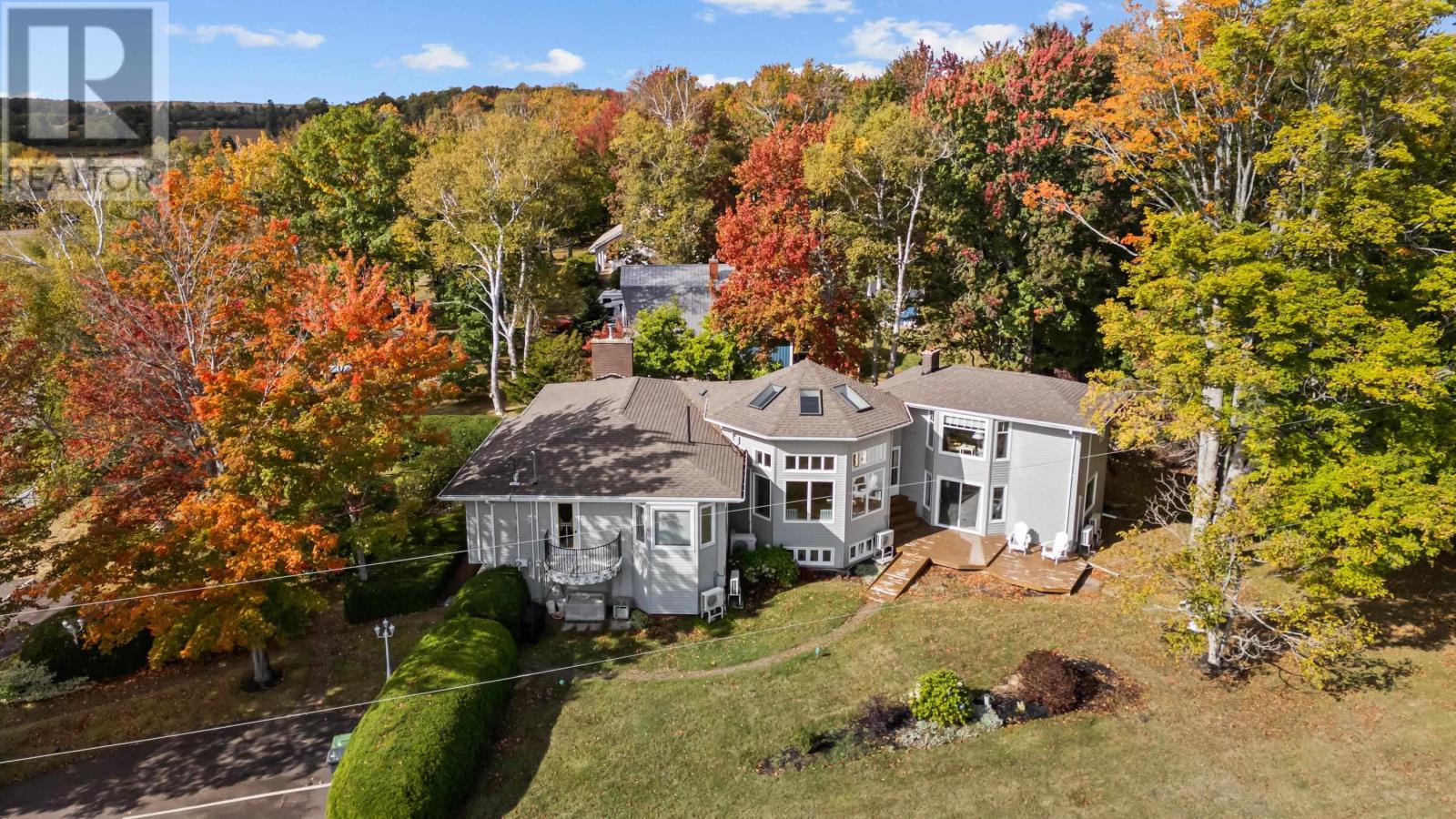 203 Ferry Road, Cornwall, Prince Edward Island  C0A 1H4 - Photo 1 - 202526238