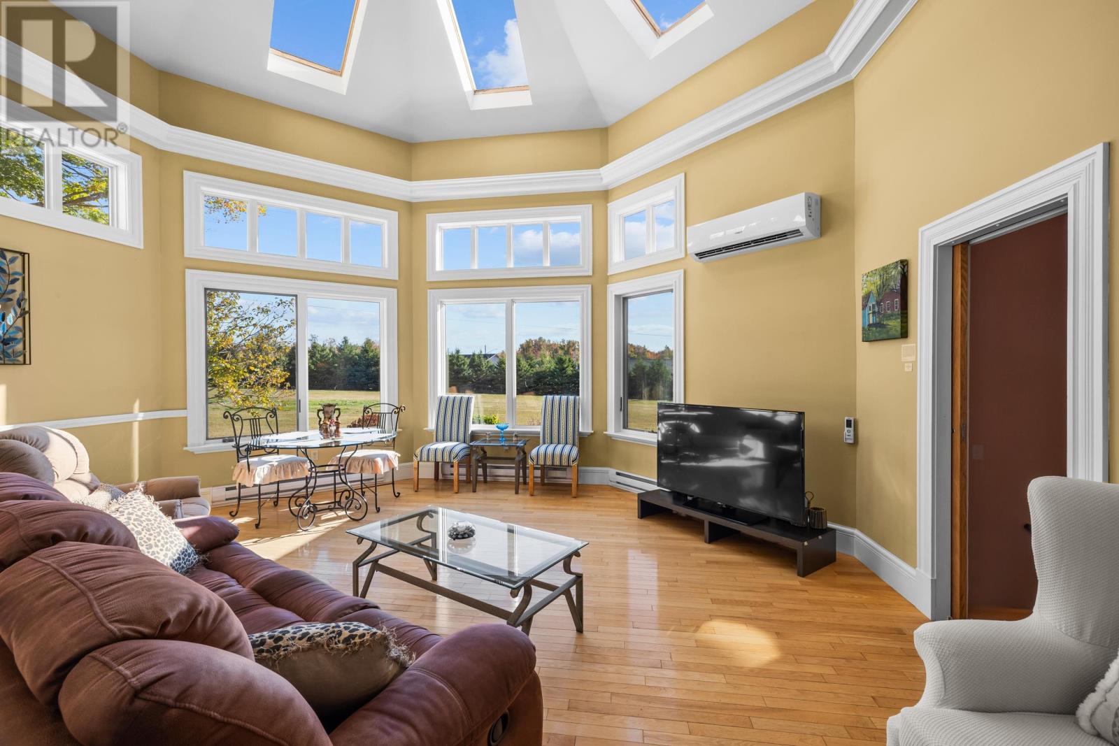 203 Ferry Road, Cornwall, Prince Edward Island  C0A 1H4 - Photo 10 - 202526238