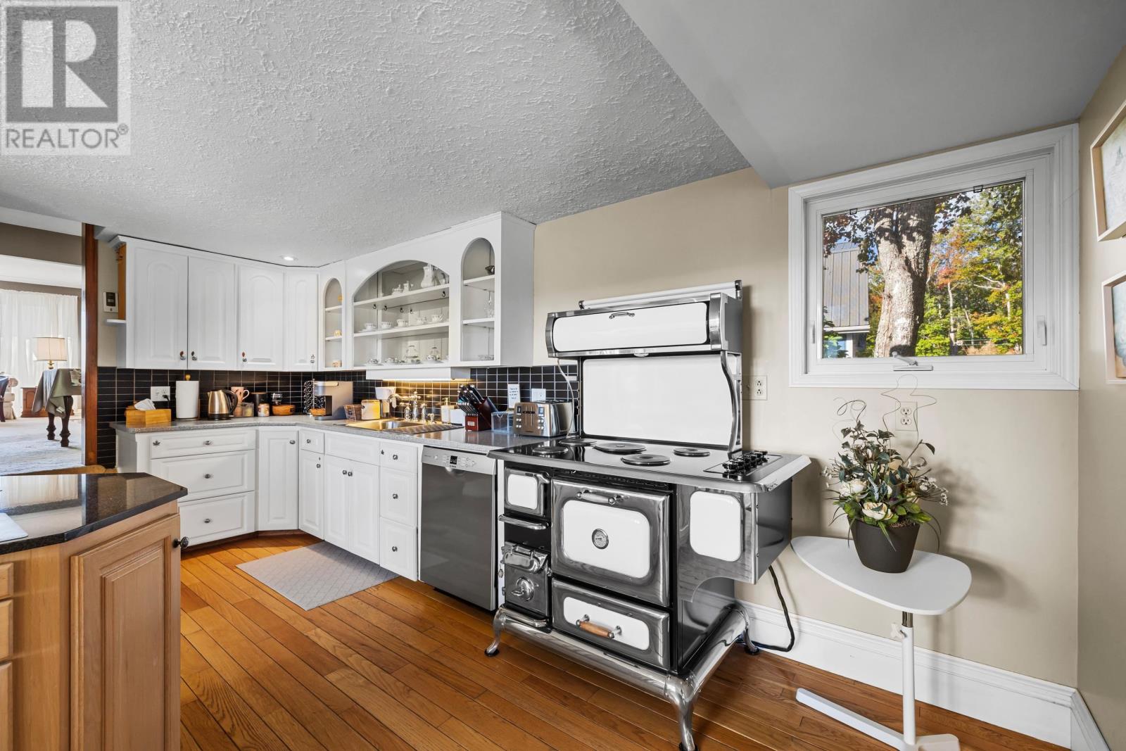 203 Ferry Road, Cornwall, Prince Edward Island  C0A 1H4 - Photo 14 - 202526238