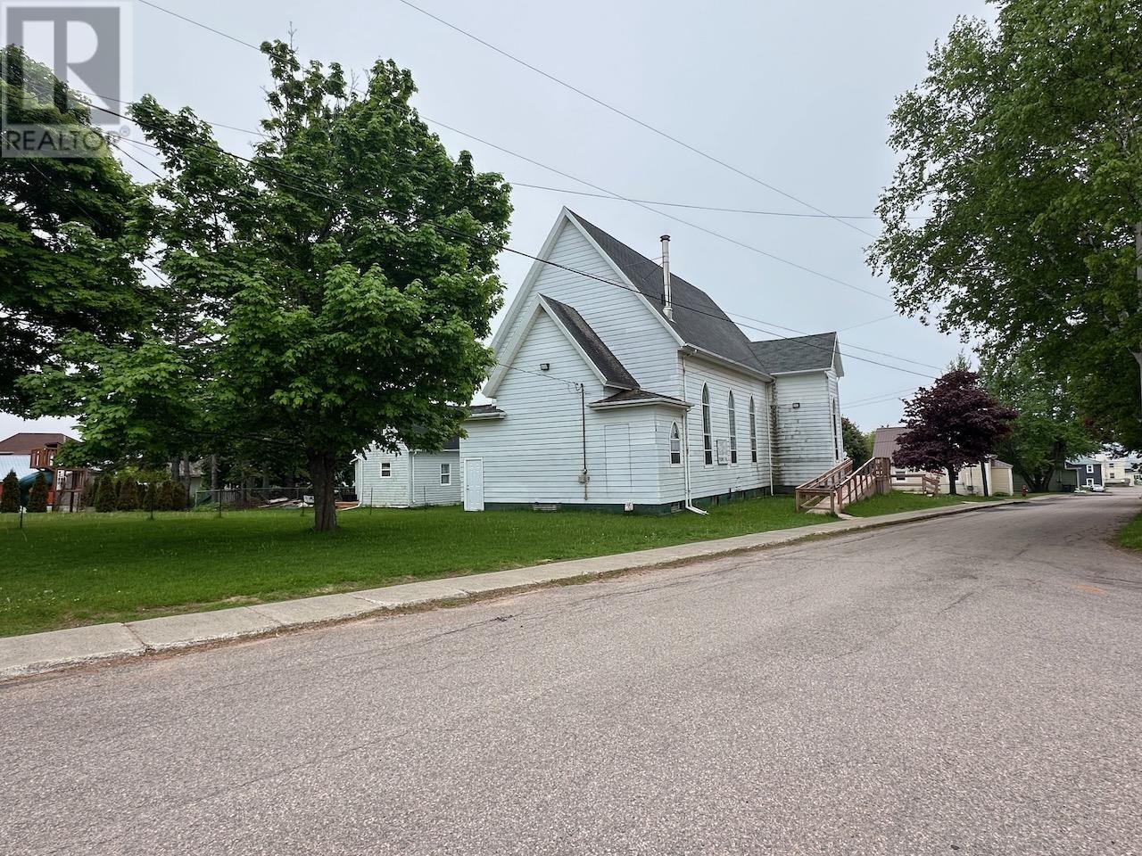 14 Hebrew Avenue, Souris, Prince Edward Island  C0A 2B0 - Photo 1 - 202526434
