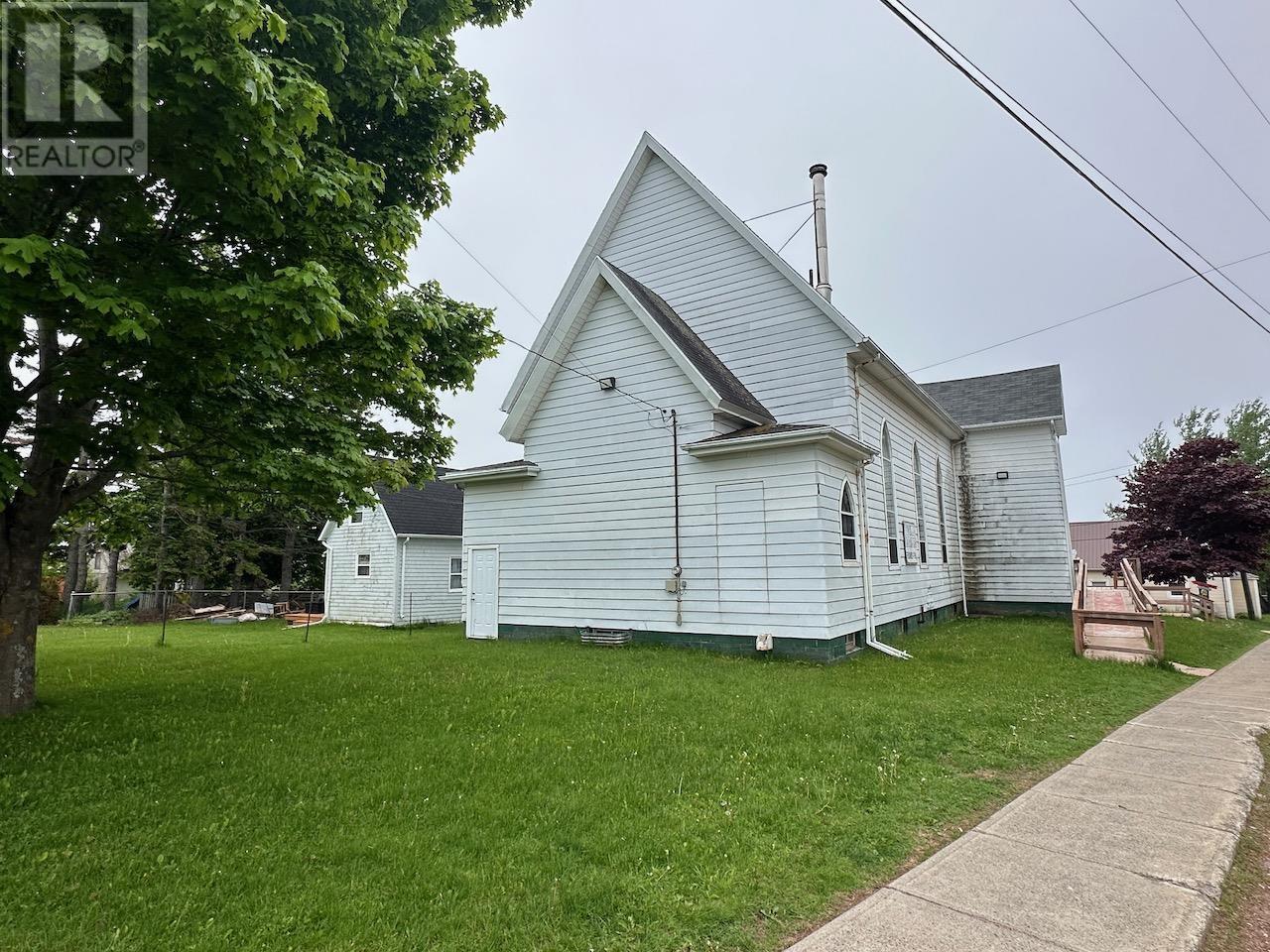 14 Hebrew Avenue, Souris, Prince Edward Island  C0A 2B0 - Photo 2 - 202526434