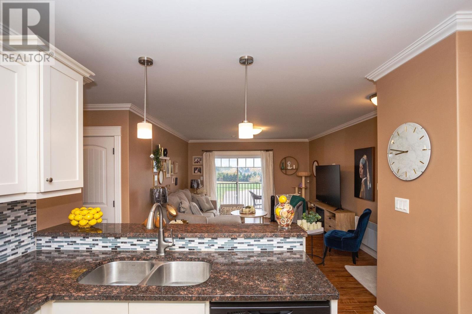 61- 203 Glen Stewart Drive, Stratford, Prince Edward Island  C1B 0M1 - Photo 3 - 202526667