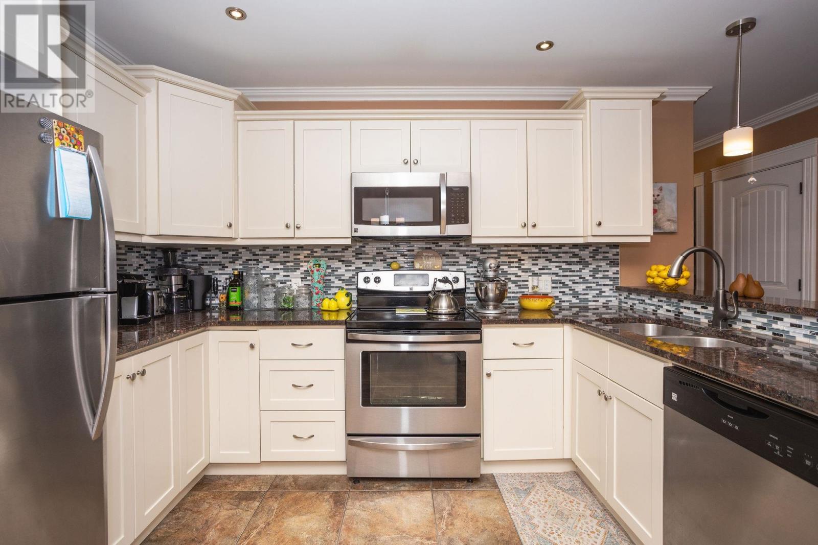 61- 203 Glen Stewart Drive, Stratford, Prince Edward Island  C1B 0M1 - Photo 5 - 202526667