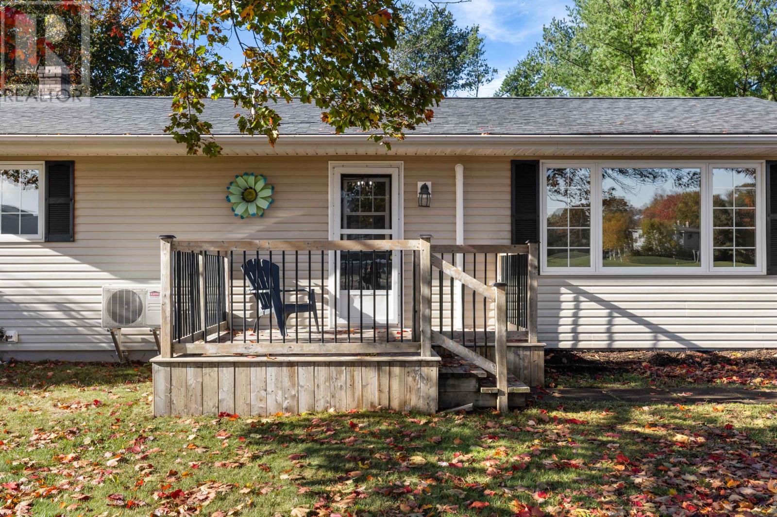 33 Dunkirk Street, Charlottetown, Prince Edward Island  C1A 3Z7 - Photo 3 - 202526742