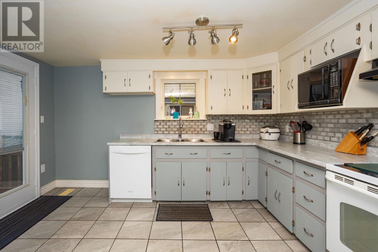 67 Victoria Street, Charlottetown, Prince Edward Island  C1A 2B4 - Photo 8 - 202526915