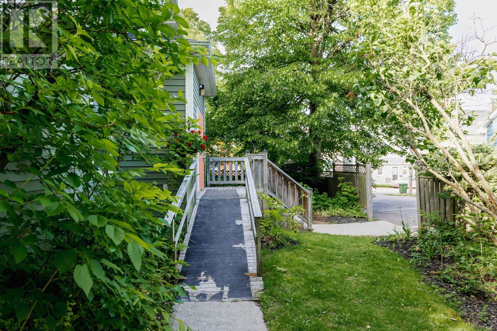 202 Euston Street, Charlottetown, Prince Edward Island  C1A 1W8 - Photo 4 - 202526997