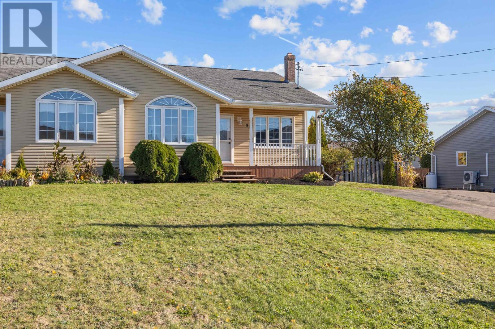 94 Williams Gate, Stratford, Prince Edward Island  C1B 0C6 - Photo 2 - 202527021