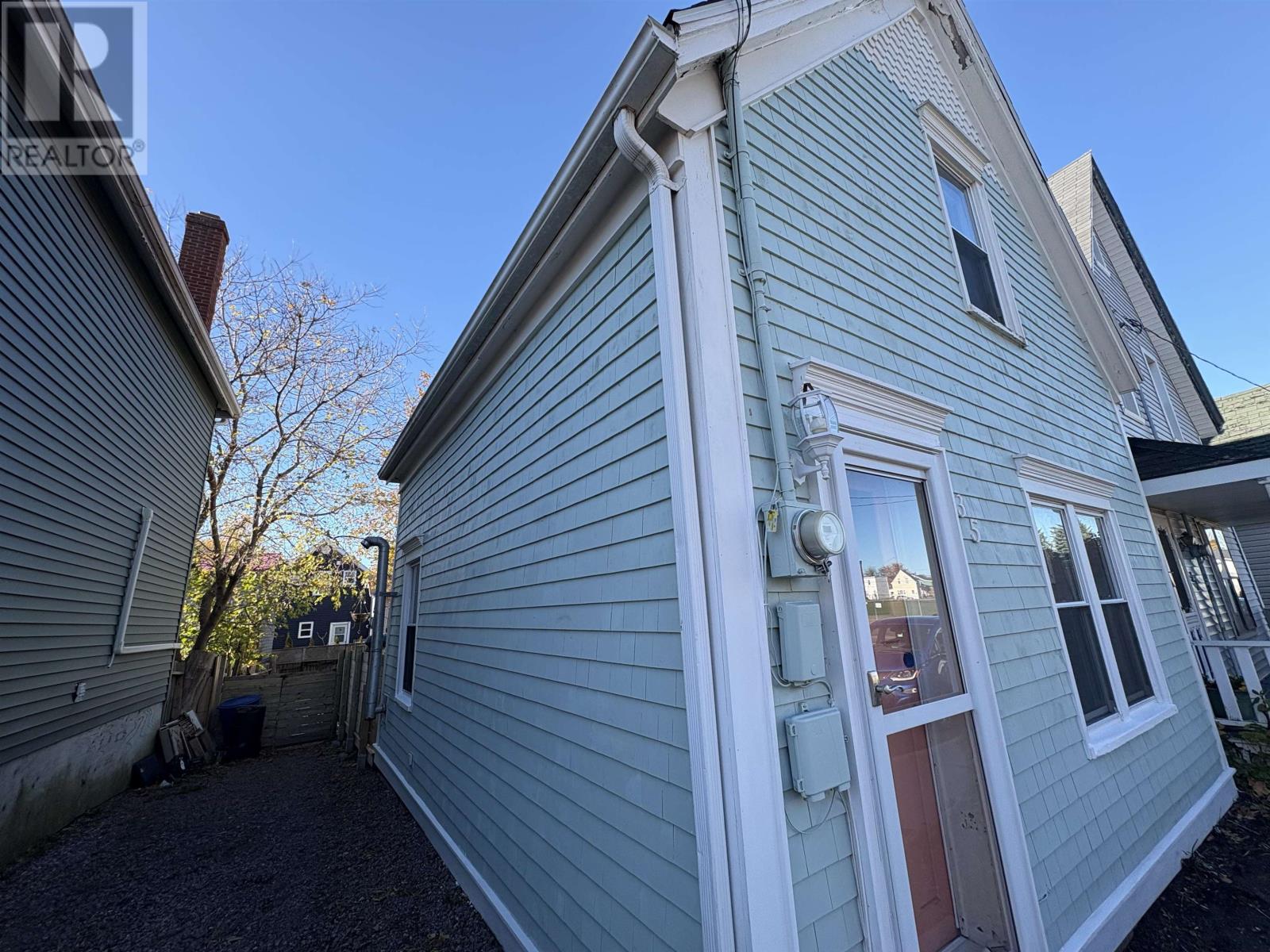 35 Spring Park Road, Charlottetown, Prince Edward Island  C1A 3X7 - Photo 2 - 202527338