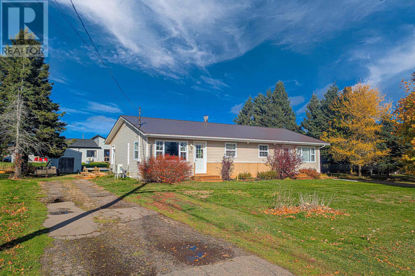 21-23 Thorndale Avenue, Charlottetown, Prince Edward Island  C1E 1T1 - Photo 1 - 202527643