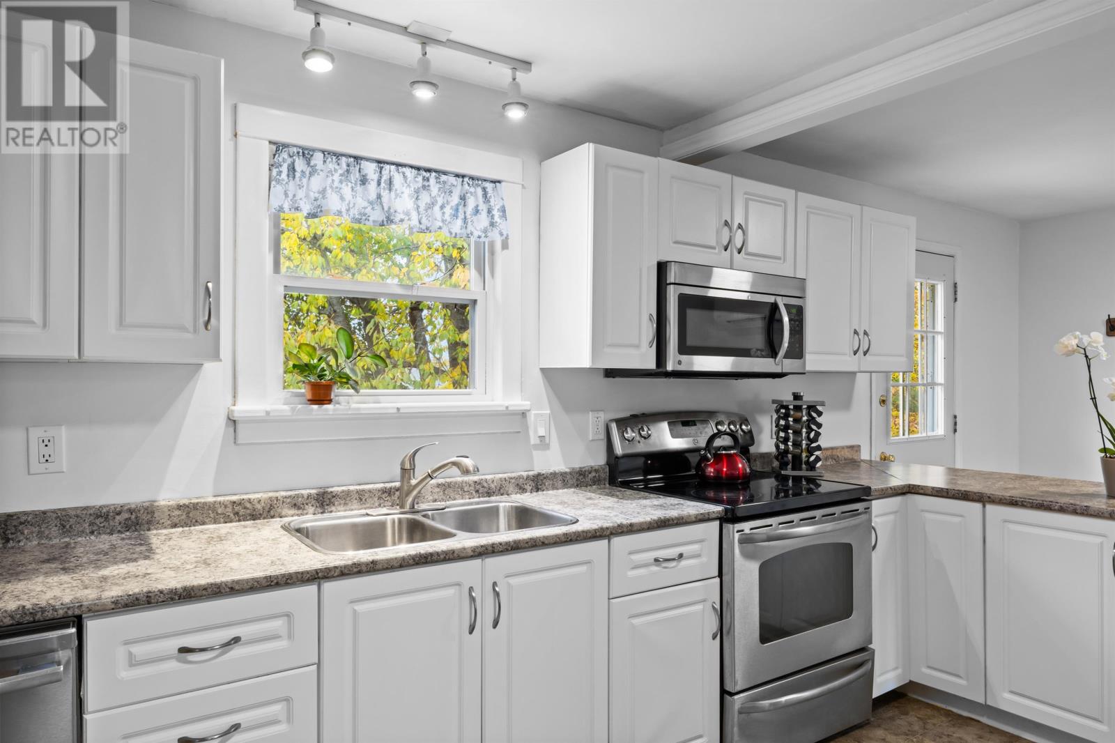 82 Newland Crescent, Charlottetown, Prince Edward Island  C1A 4H7 - Photo 12 - 202527840