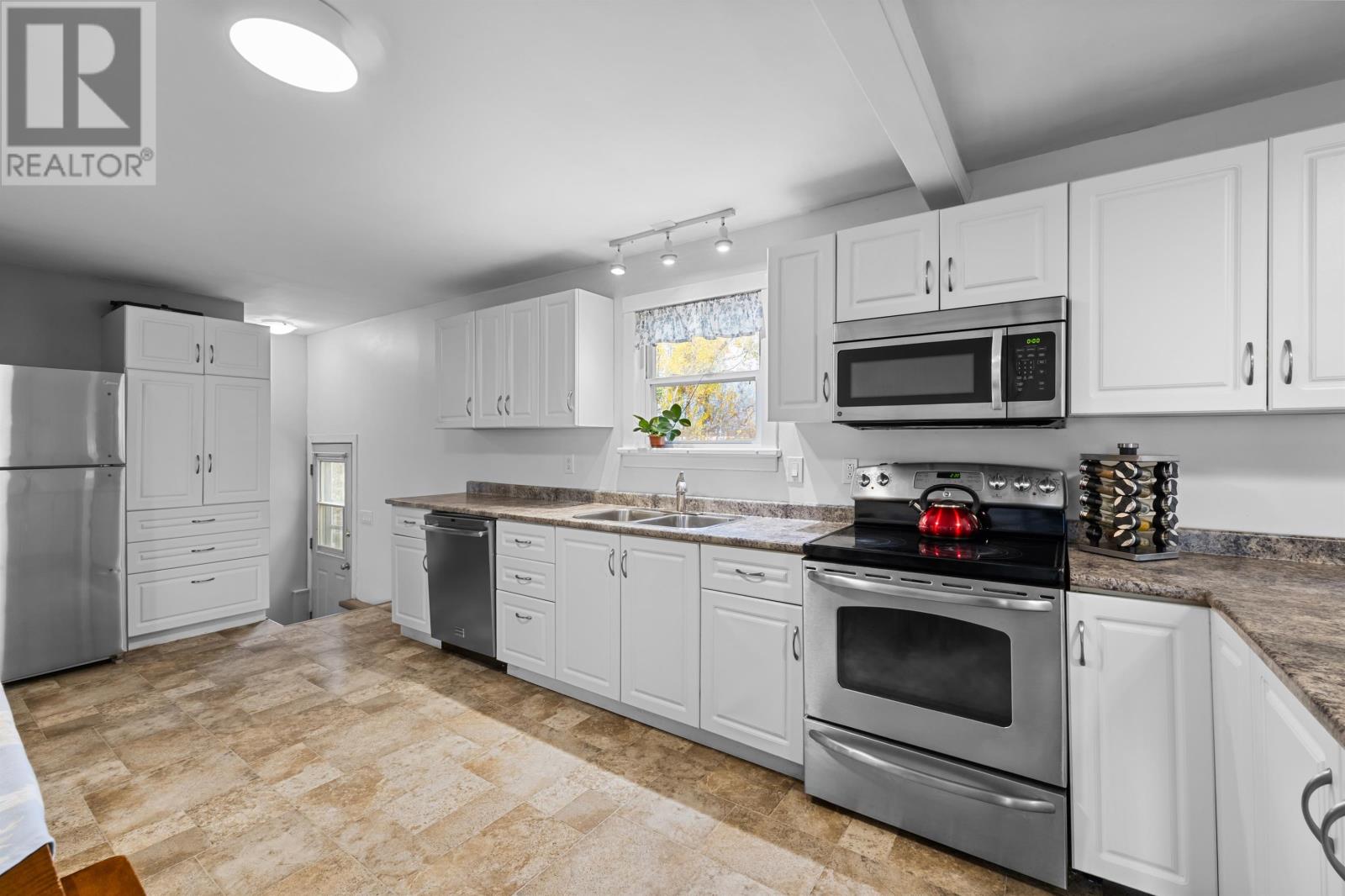 82 Newland Crescent, Charlottetown, Prince Edward Island  C1A 4H7 - Photo 14 - 202527840