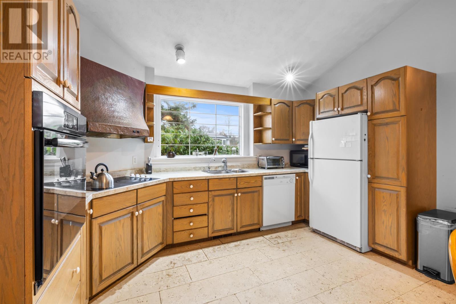 33 Irwin Drive, Charlottetown, Prince Edward Island  C1E 1R9 - Photo 5 - 202528574