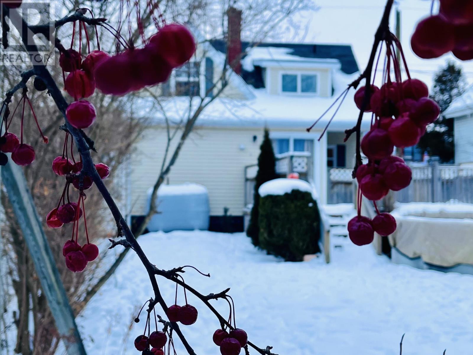 77 Russell Street, Summerside, Prince Edward Island  C1N 5H7 - Photo 3 - 202528732