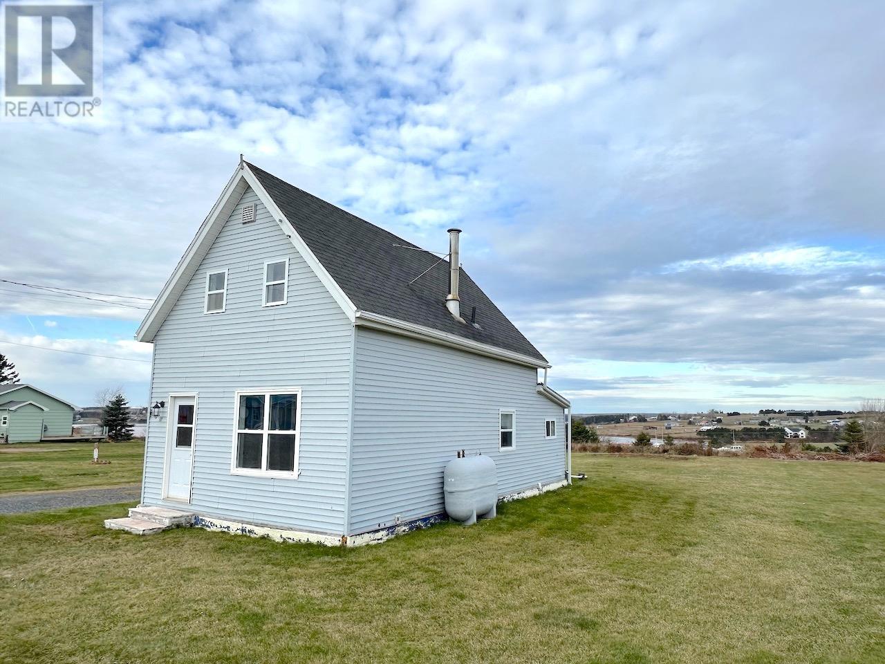 17 Paquet Avenue, Souris, Prince Edward Island  C0A 2B0 - Photo 1 - 202528733