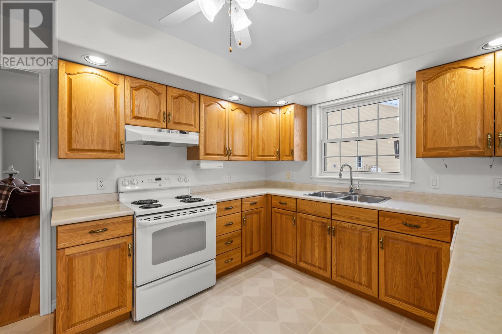 32 Oakland Drive, East Royalty, Prince Edward Island  C1P 1P4 - Photo 11 - 202529177