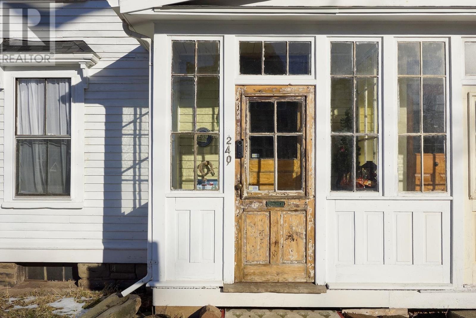 240 Hillsborough Street, Charlottetown, Prince Edward Island  C1A 4X1 - Photo 2 - 202529623