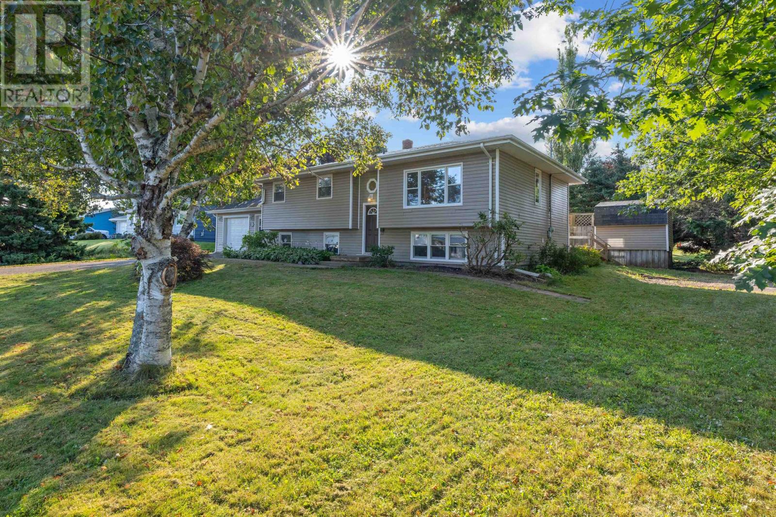 5 Ferguson Drive, Stratford, Prince Edward Island  C1B 1B6 - Photo 1 - 202529715