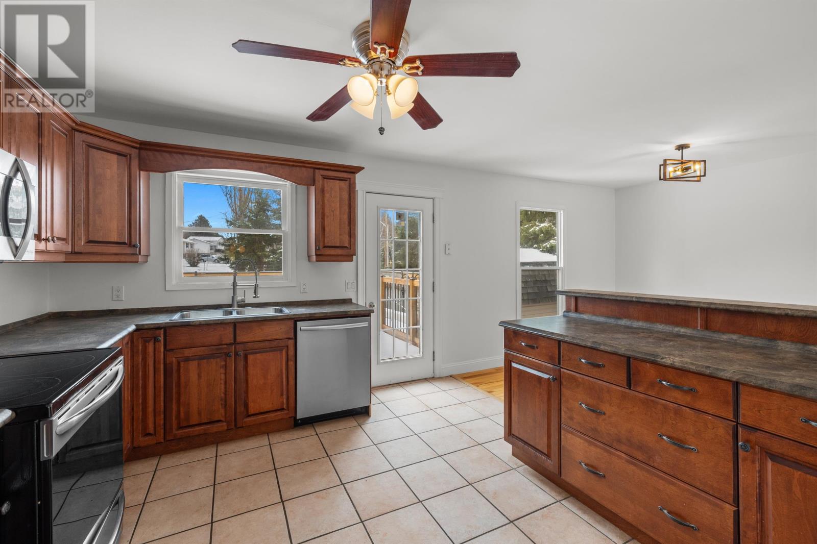 5 Ferguson Drive, Stratford, Prince Edward Island  C1B 1B6 - Photo 14 - 202529715