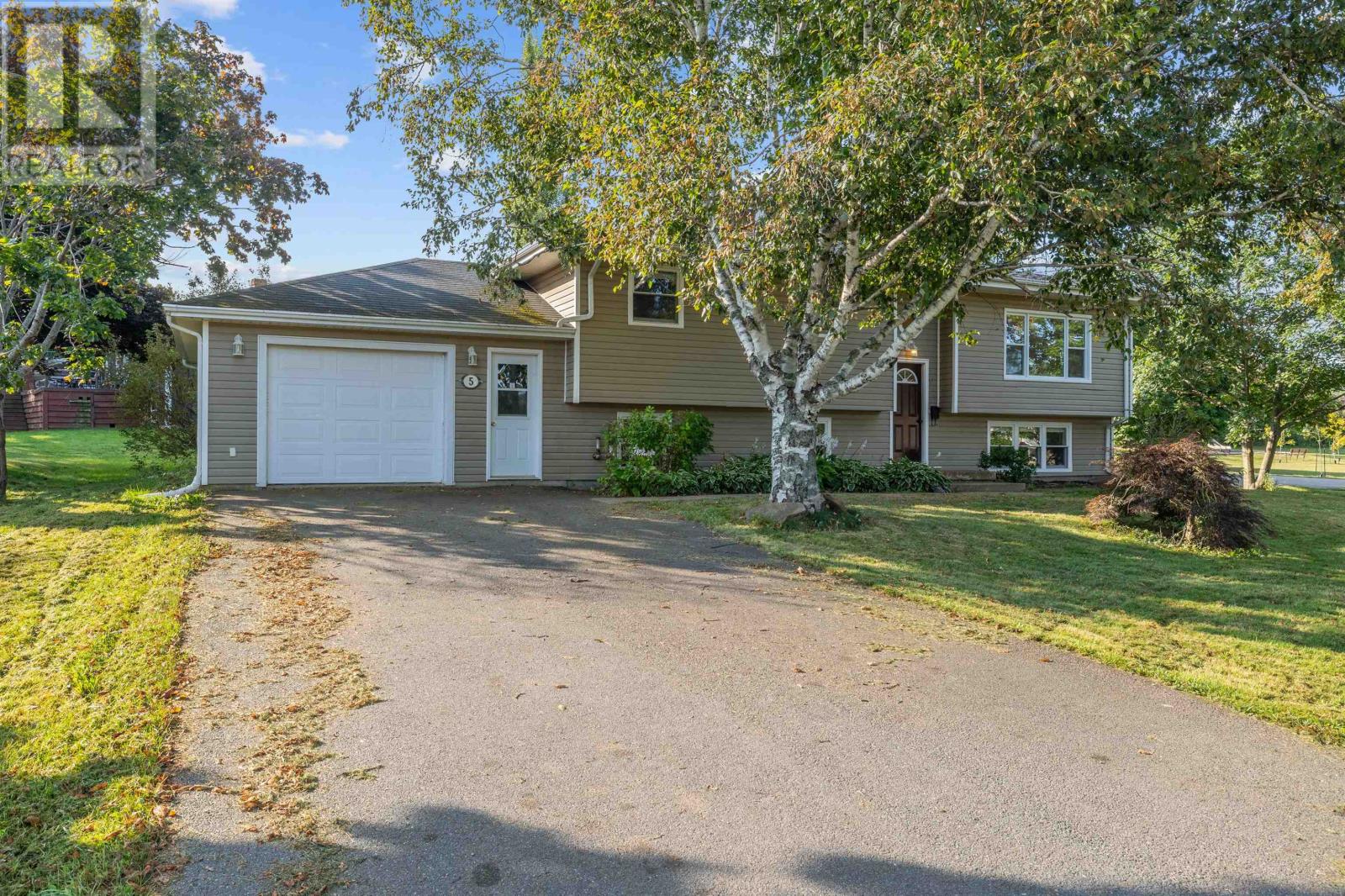 5 Ferguson Drive, Stratford, Prince Edward Island  C1B 1B6 - Photo 5 - 202529715