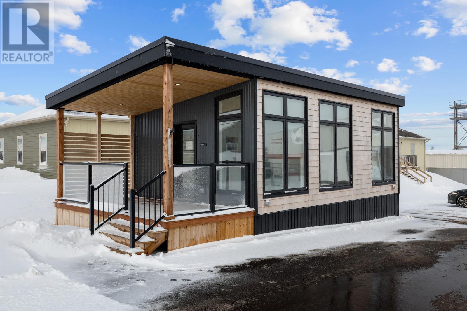 17 Myrtle Street, Stratford, Prince Edward Island  C1B 1P4 - Photo 1 - 202600645