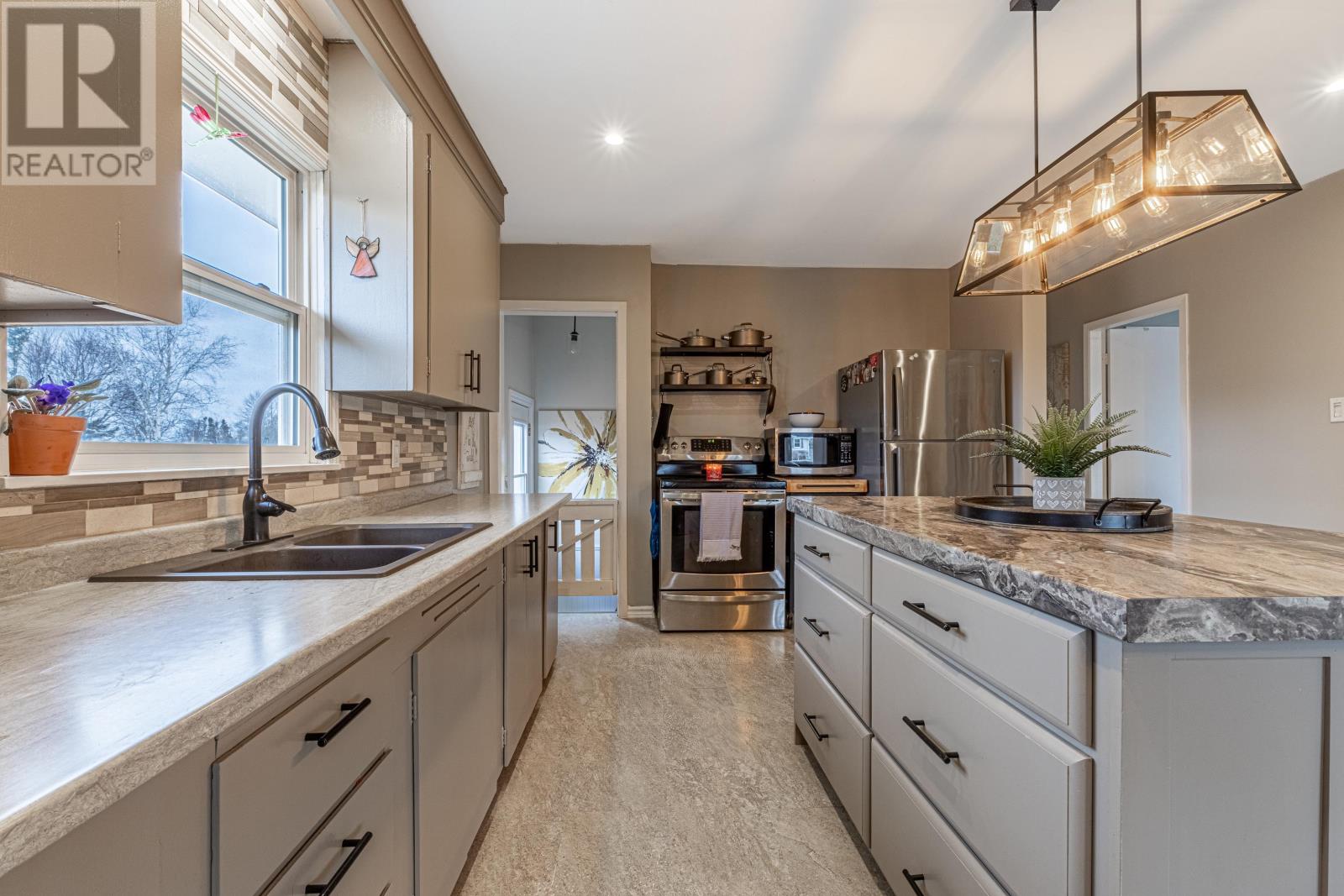 68 Meadowbank Road, Cornwall, Prince Edward Island  C0A 1H0 - Photo 11 - 202600889