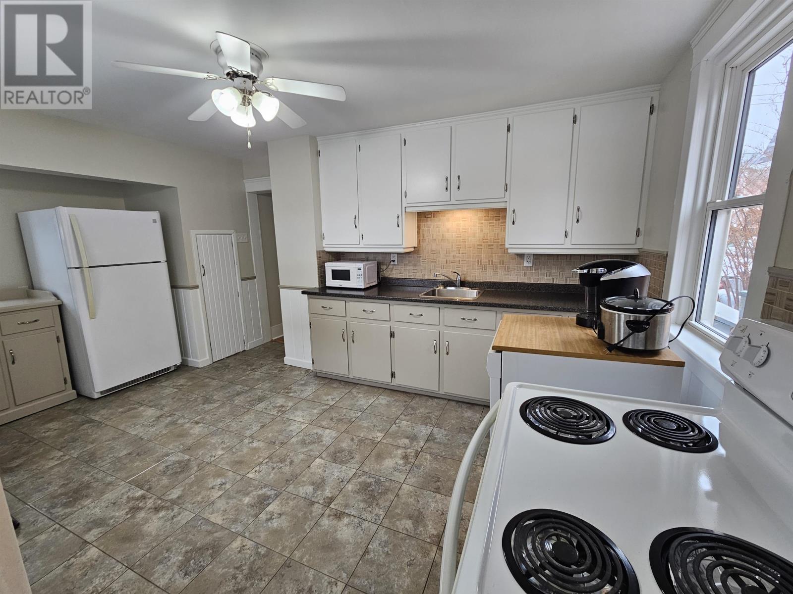 47 Douglas Street, Charlottetown, Prince Edward Island  C1A 2J3 - Photo 9 - 202601272