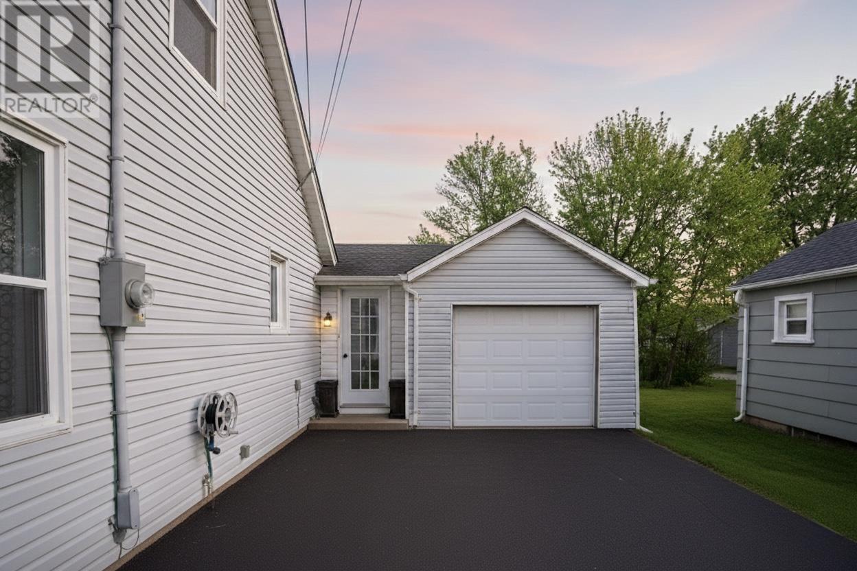 253 Granville Street, Summerside, Prince Edward Island  C1N 3A8 - Photo 5 - 202602393