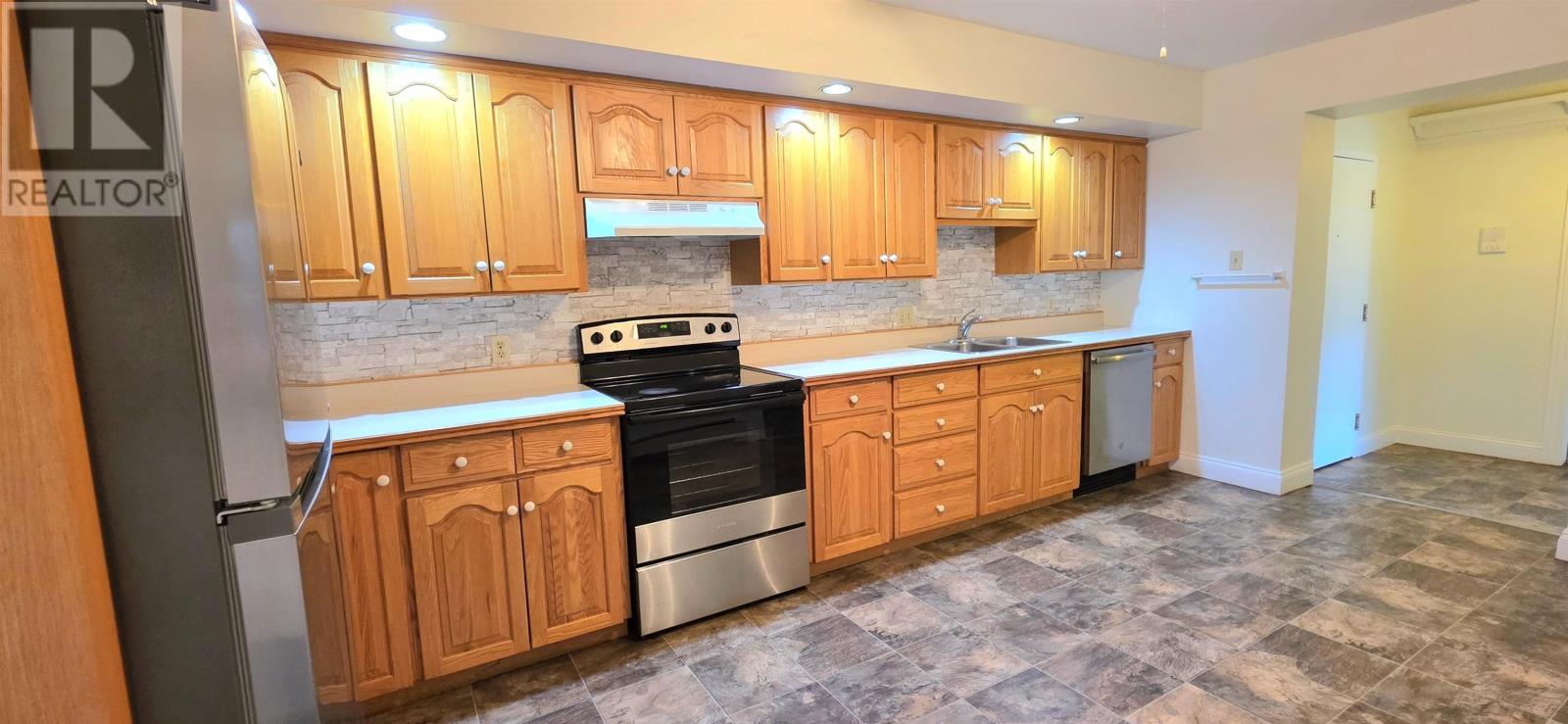 3 2-202 Euston, Charlottetown, Prince Edward Island  C1A 1W8 - Photo 5 - 202602459