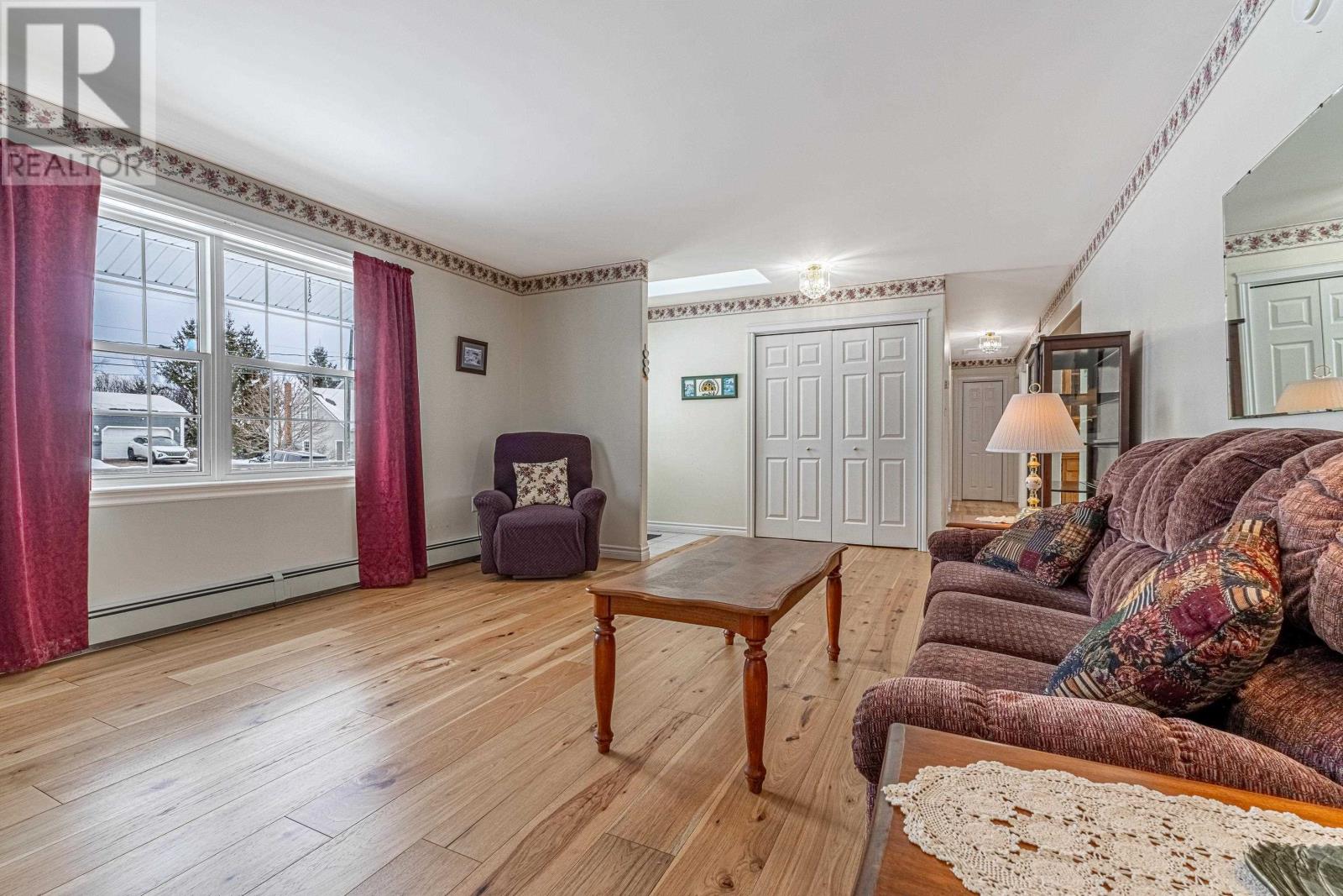 13 Cambridge Drive, Charlottetown, Prince Edward Island  C1C 1P1 - Photo 5 - 202602967