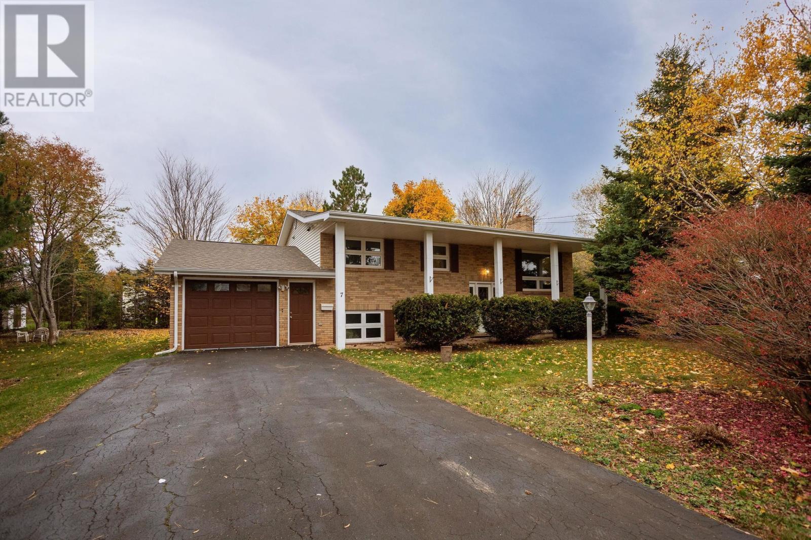 7 Crestview Drive, Charlottetown, Prince Edward Island  C1E 1N4 - Photo 1 - 202603597