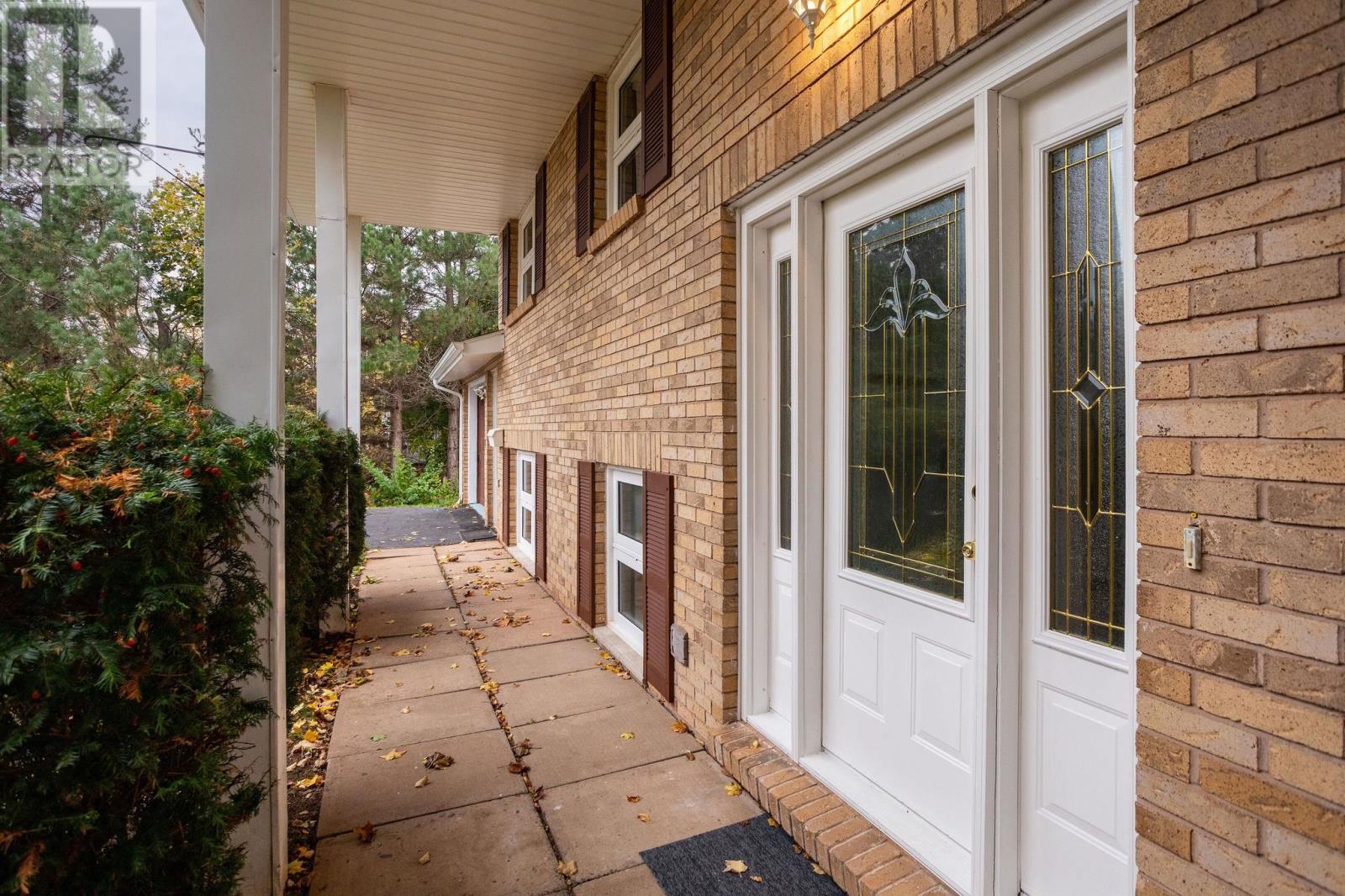 7 Crestview Drive, Charlottetown, Prince Edward Island  C1E 1N4 - Photo 2 - 202603597