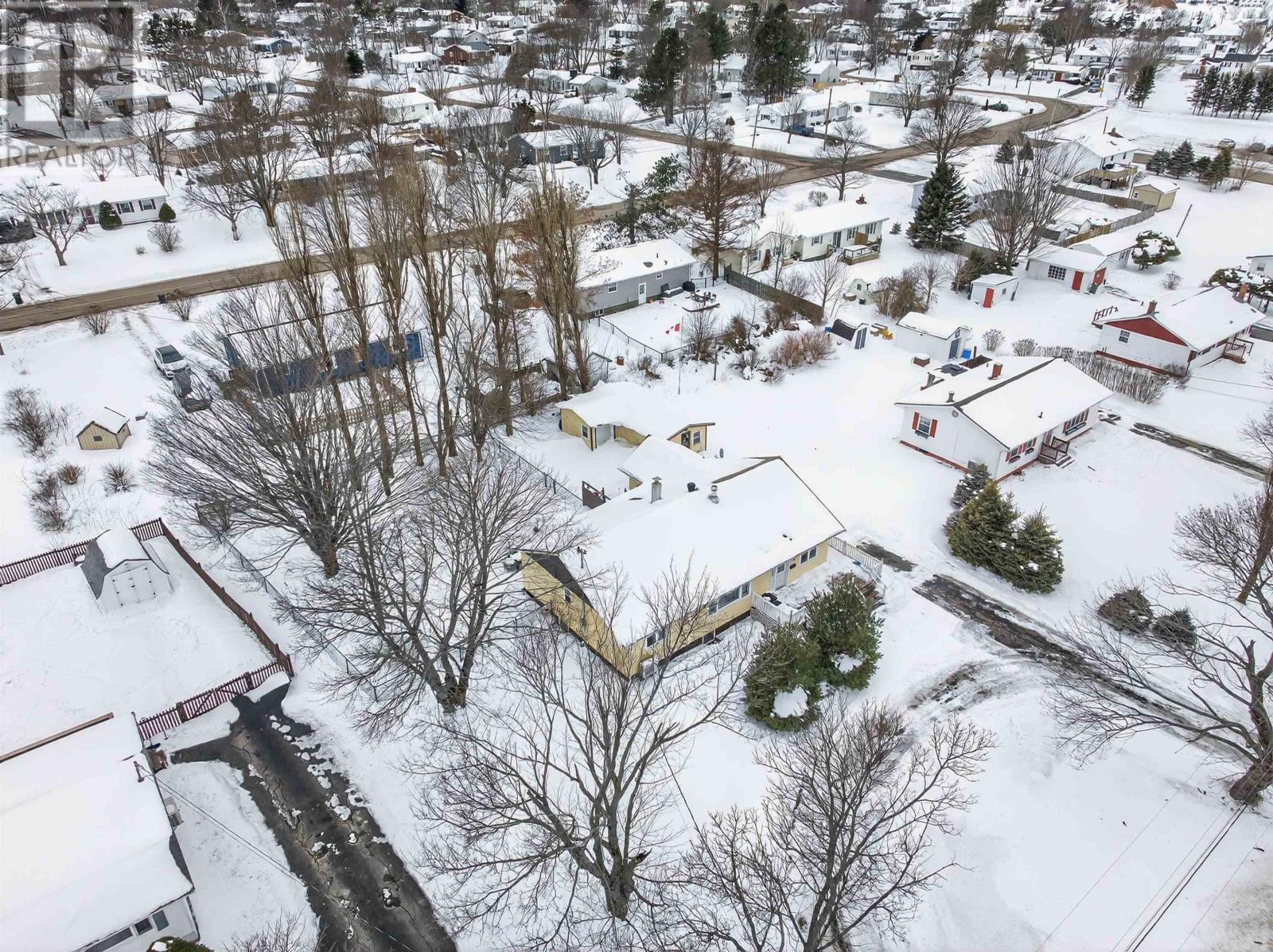 45 Meadowbank Road, Cornwall, Prince Edward Island  C0A 1H0 - Photo 2 - 202603618