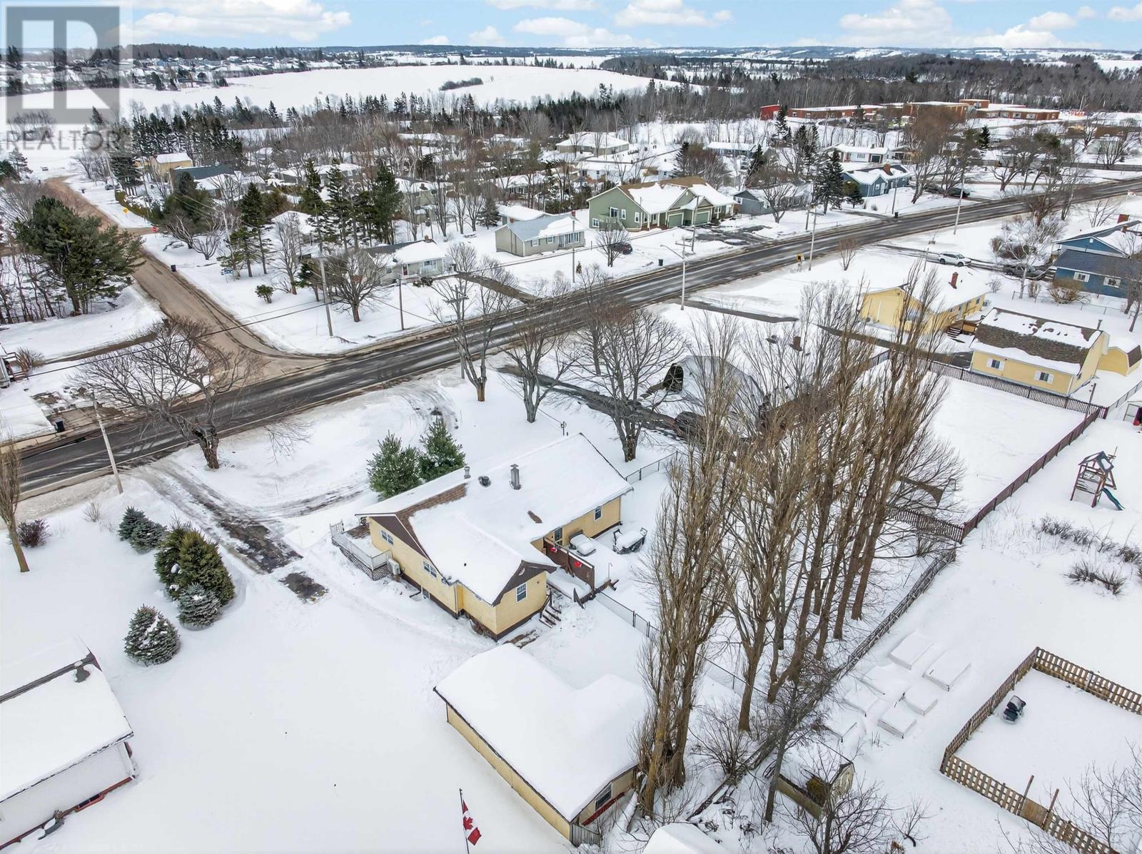 45 Meadowbank Road, Cornwall, Prince Edward Island  C0A 1H0 - Photo 3 - 202603618