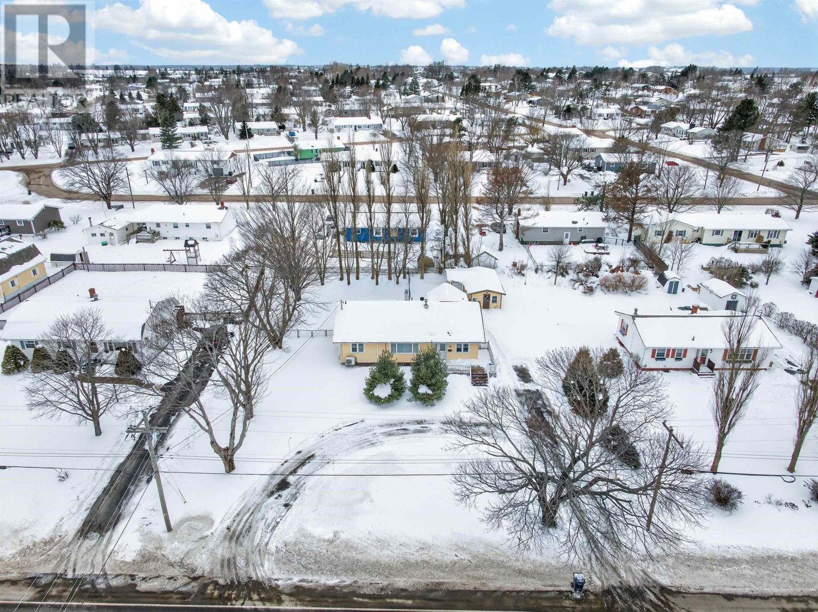 45 Meadowbank Road, Cornwall, Prince Edward Island  C0A 1H0 - Photo 5 - 202603618
