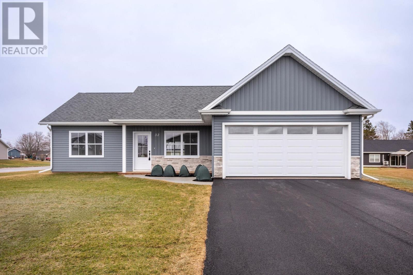 32 Anne Avenue, Charlottetown, Prince Edward Island  C1C 0T1 - Photo 1 - 202604792