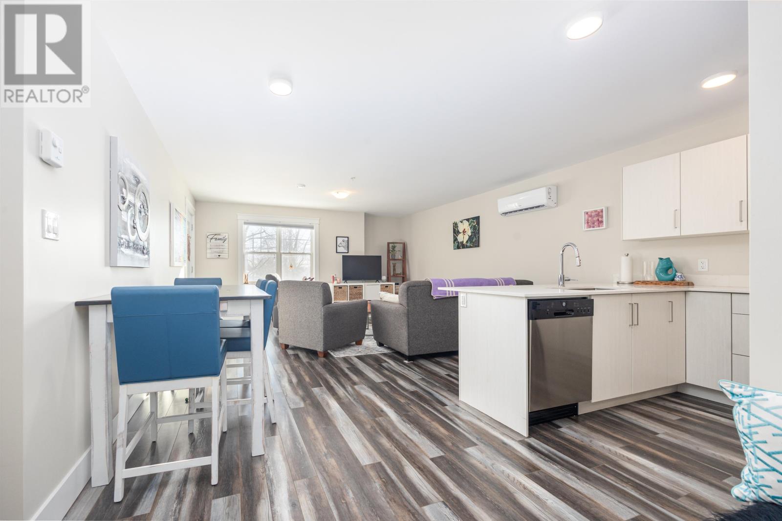 206 29 Stratford Road, Stratford, Prince Edward Island  C1B 1T4 - Photo 4 - 202604936